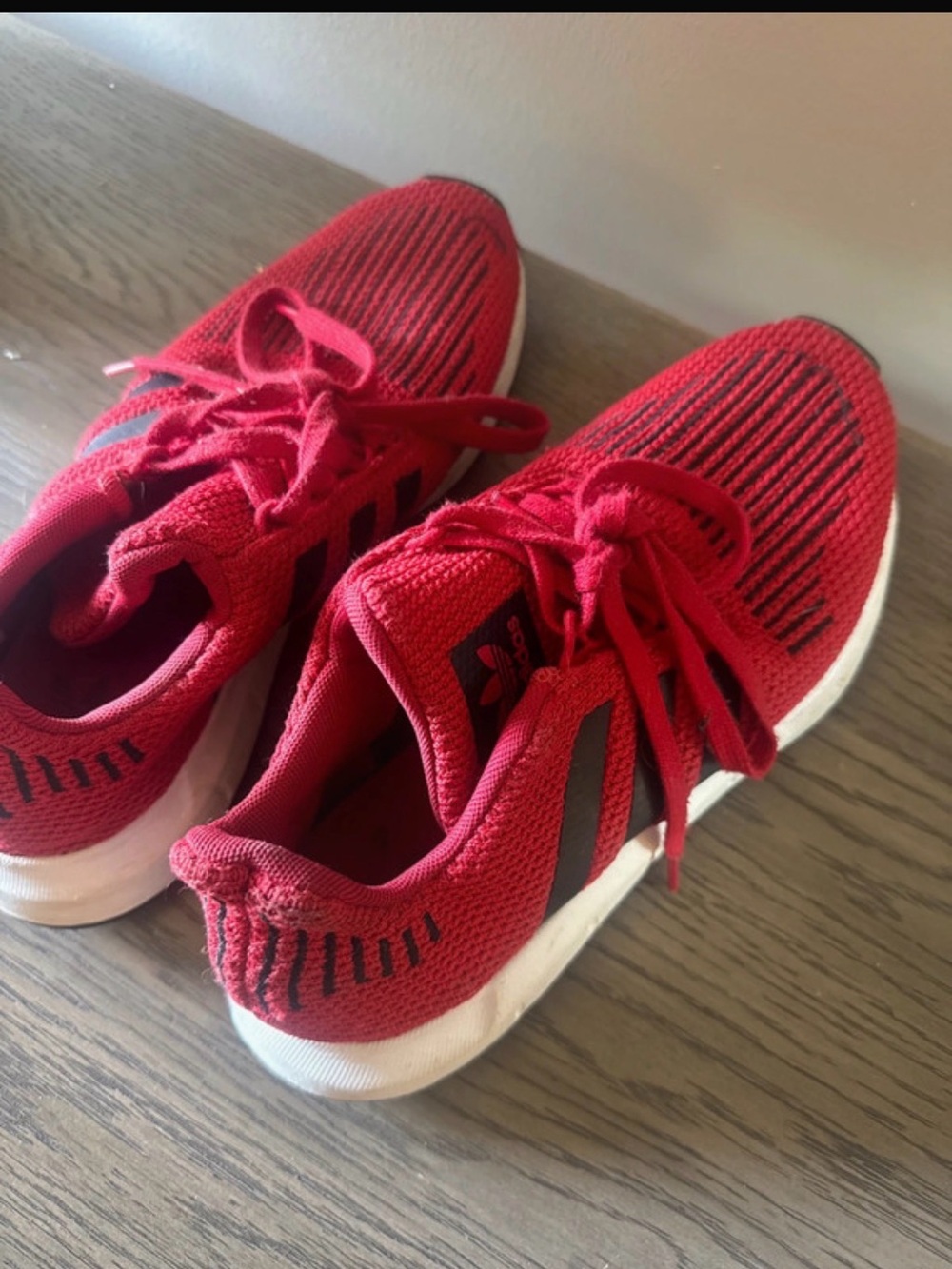 Red Addidas - Picture 2 of 4
